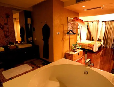 中山养生会所的黄昏恋：当爱情遇上八十岁